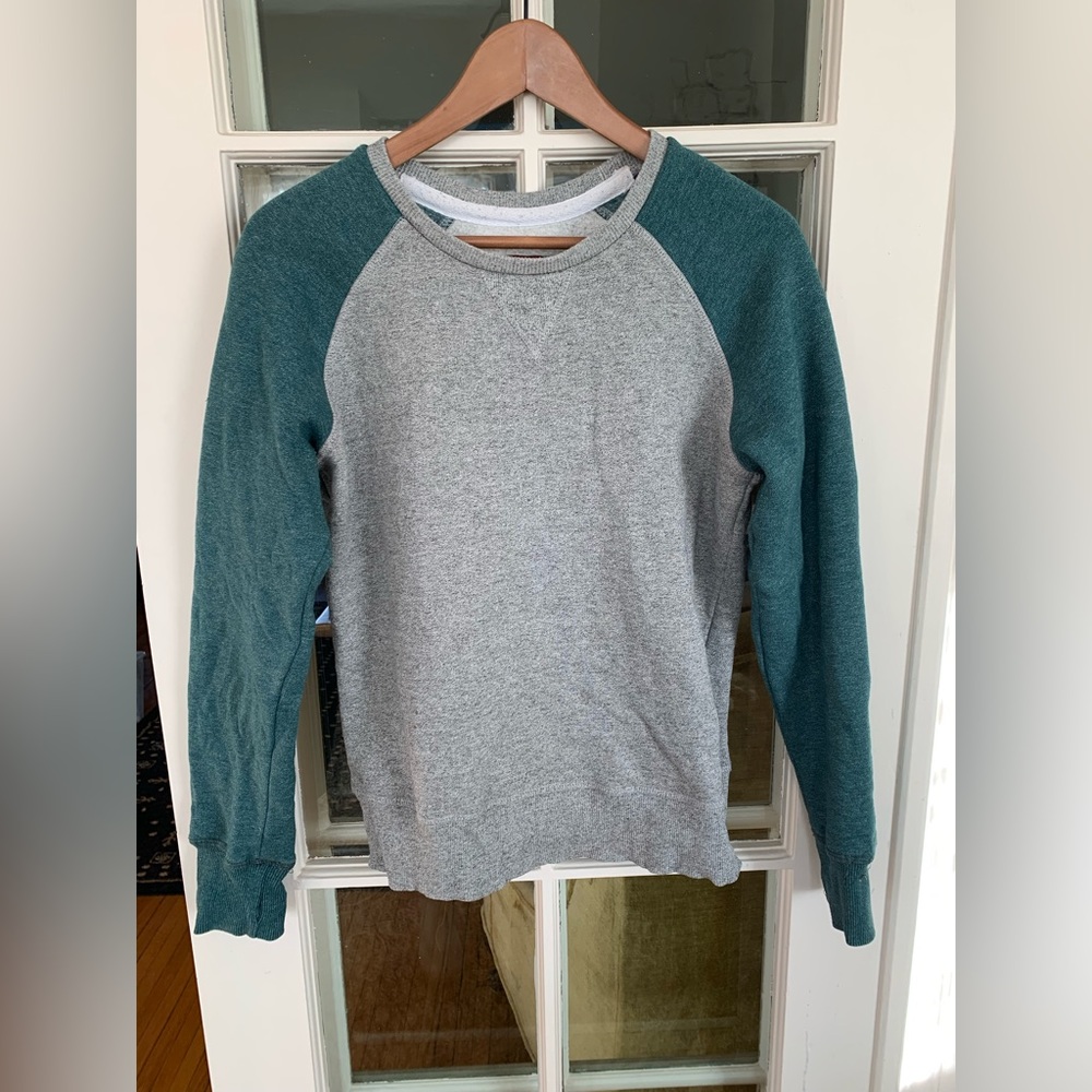 Raglan sleeve grey and teal sweatshirt women’s medium